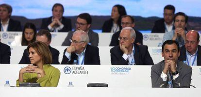 Maria Dolores de Cospedal y Fernando Martínez-Maillo, el domingo, en el congreso nacional del PP.