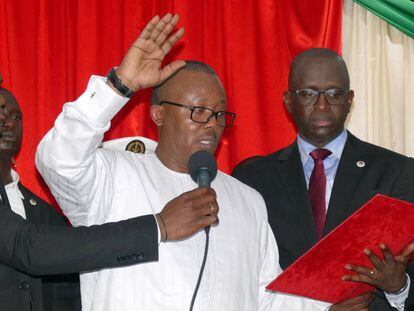 Umaro Sissoco Embaló jura como presidente de Guinea-Bisáu, este jueves en Bisáu.