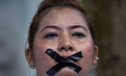 Una periodista de Myanmar, en una protesta en 2014.