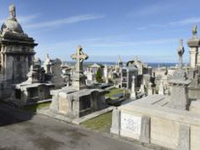 Cementerio de Ciriego (Santander), junto al Cantábrico.