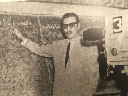 Primera clase de matemáticas del profesor Vianney Vergara en el Canal Once, en 1959.