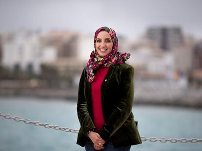 Fatima Hamed Hossain, portavoz del Grupo Movimiento por la Dignidad y la Ciudadanía en Ceuta.