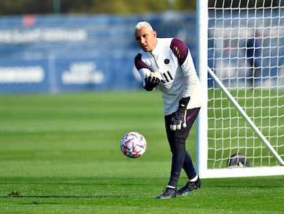 Keylor Navas, en un entrenamiento en la ciudad deportiva del PSG.