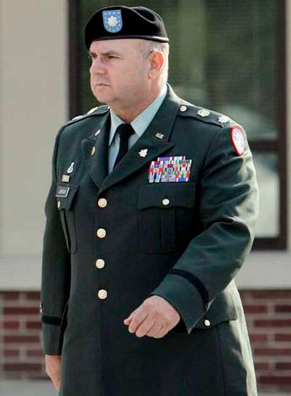 El teniente coronel Steven L.Jordan llega al tribunal marcial de Fort Meade, en EE UU .
