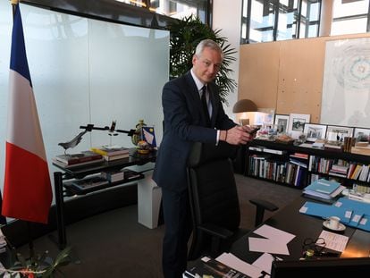 El ministro de la economía francesa Bruno Le Maire en su despacho de Bercy.