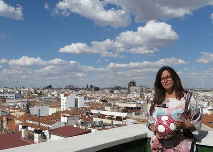 "He visto al Barça perder toda mi vida". La periodista catalana Àngels Barceló se considera una "friki" del fútbol. Sus colores son los del Barcelona desde que tiene uso de razón: "Mi padre era del Espanyol así que por llevar la contraria me hice del Barça". Confiesa que se acuesta a las dos de la madrugada si hay partido y que no deja entrar a madridistas en su casa: "Vimos la Champions en mi casa y aunque avisé a mis amigos madridistas de que no serían bien recibidos se colaron dos", el escritor Luis García Montero y el periodista Nico Castellano. Se considera antimadridista y su mejor recuerdo futbolero es de 2009, cuando el Barcelona ganó la liga. "Un 2-6 le metimos al Real Madrid".