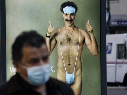 El cartel publicitario de la película 'Borat 2' que ha enfadado a los musulmanes en Francia.