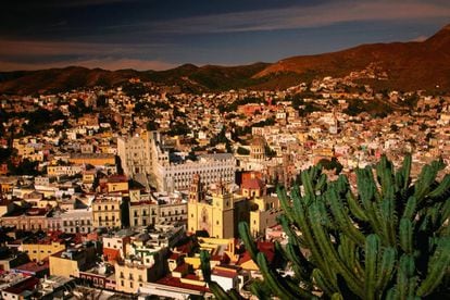 Vista de la ciudad mexicana de Guanajuato desde la colina de San Miguel.