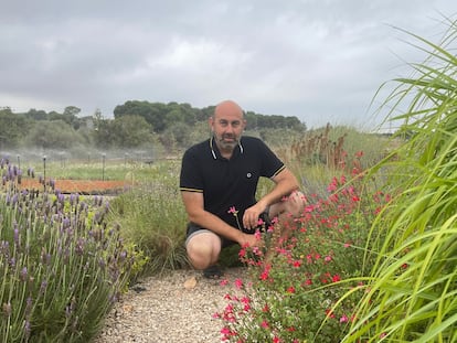 Enric Sancho, en el jardín experimental de Cultidelta, en Amposta (TarragoNA).