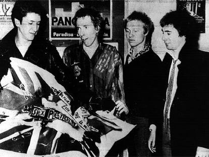 De izquierda a derecha, Johnny Rotten, Glen Matlock, Paul Cook y Steve Jones, componentes del grupo Sex Pistols.