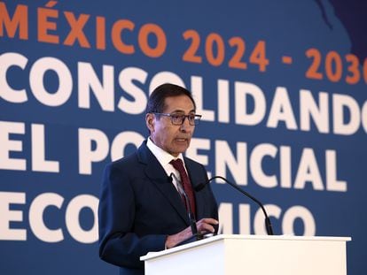 Rogelio Ramírez de la O habla durante la 15 Conferencia del Consejo de las Américas, en Ciudad de México, el 23 de abril.