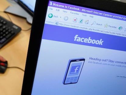 Una p&aacute;gina de Facebook en la pantalla de un ordenador.
