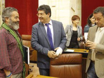 Juan Manuel S&aacute;nchez Gordillo, Diego Valderas y Jos&eacute; Antonio Castro, en el Parlamento.