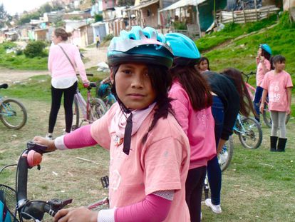 Crecer en bici. Guía para promover el uso y disfrute de la bicicleta entre  escolares - EÁREA