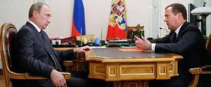 El presidente ruso, Vlad&iacute;mir Putin, despacha el lunes con el primer ministro, Dmitri Medv&eacute;dev.