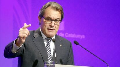 Artur Mas, tras firmar el decreto de constitución del Parlamento catalán.