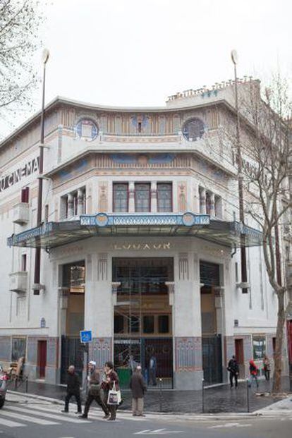 Fachada principal del cine Louxor, en París.