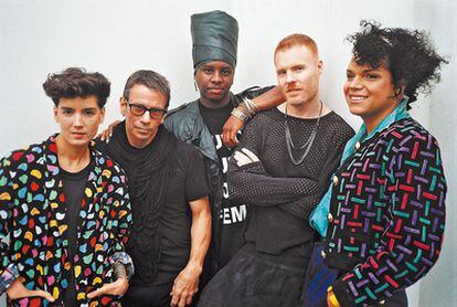 <b>Kim Ann Foxman, Mark Pistel, Shaun Wright, Andy Butler y Aerea Negrot, la formación en 2011 de Hercules & Love Affair.</b>