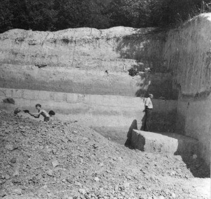 Image of the work at the Korolevo site taken in 1984.