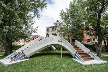 Puente Stratius diseñado por Zaha Hadid y el grupo suizo de investigación Block.