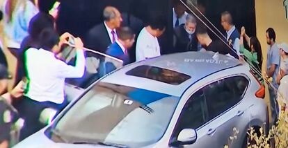 Alberto Fujimori sale de la prisión de Barbadillo en Lima (Perú), el 6 de diciembre.