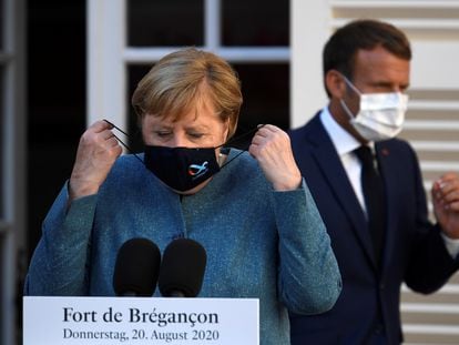 La canciller alemana, Angela Merkel, y el presidente francés, Emmanuel Macron, en el fuerte Brégançon, este jueves.
