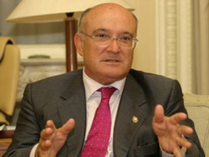 Carlos Carnicer, presidente del Consejo General de la Abogacía, en 2011