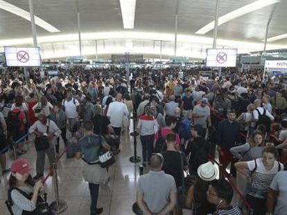 Preguntas y respuestas sobre el conflicto laboral en los arcos de seguridad del aeropuerto barcelonés