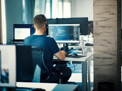 La revolución de la inteligencia artificial y ChatGPT en el empleo: uno de cada cuatro trabajos están en el punto de mira