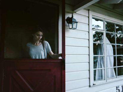 La actriz Rooney Mara, en la película 'A Ghost Story'.