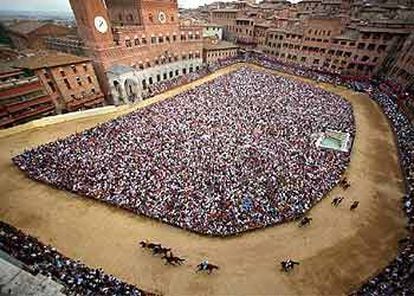 Imagen de la tradicional carrera de Caballos en la ciudad toscana.