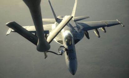 Avi&oacute;n de combate F-18E Super Hornets de la Marina estadounidense.
 