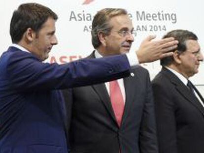 El primer ministro griego Antonis Samaras, junto a Matteo Renzi y Jos&eacute; Manuel Durao Barroso. 