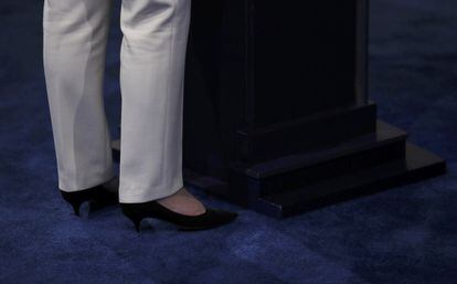 Les sabates de la candidata demòcrata Hillary Clinton.