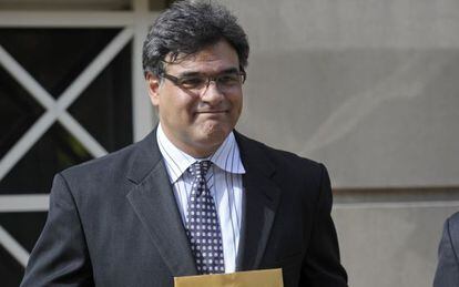 John Kiriakou abandona el juzgado en Virginia tras una audiencia el pasado mes de octubre.