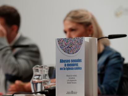 Rueda de prensa tras el registro en el Parlamento de Navarra de su proposición de Ley de reconocimiento a las víctimas de abusos.