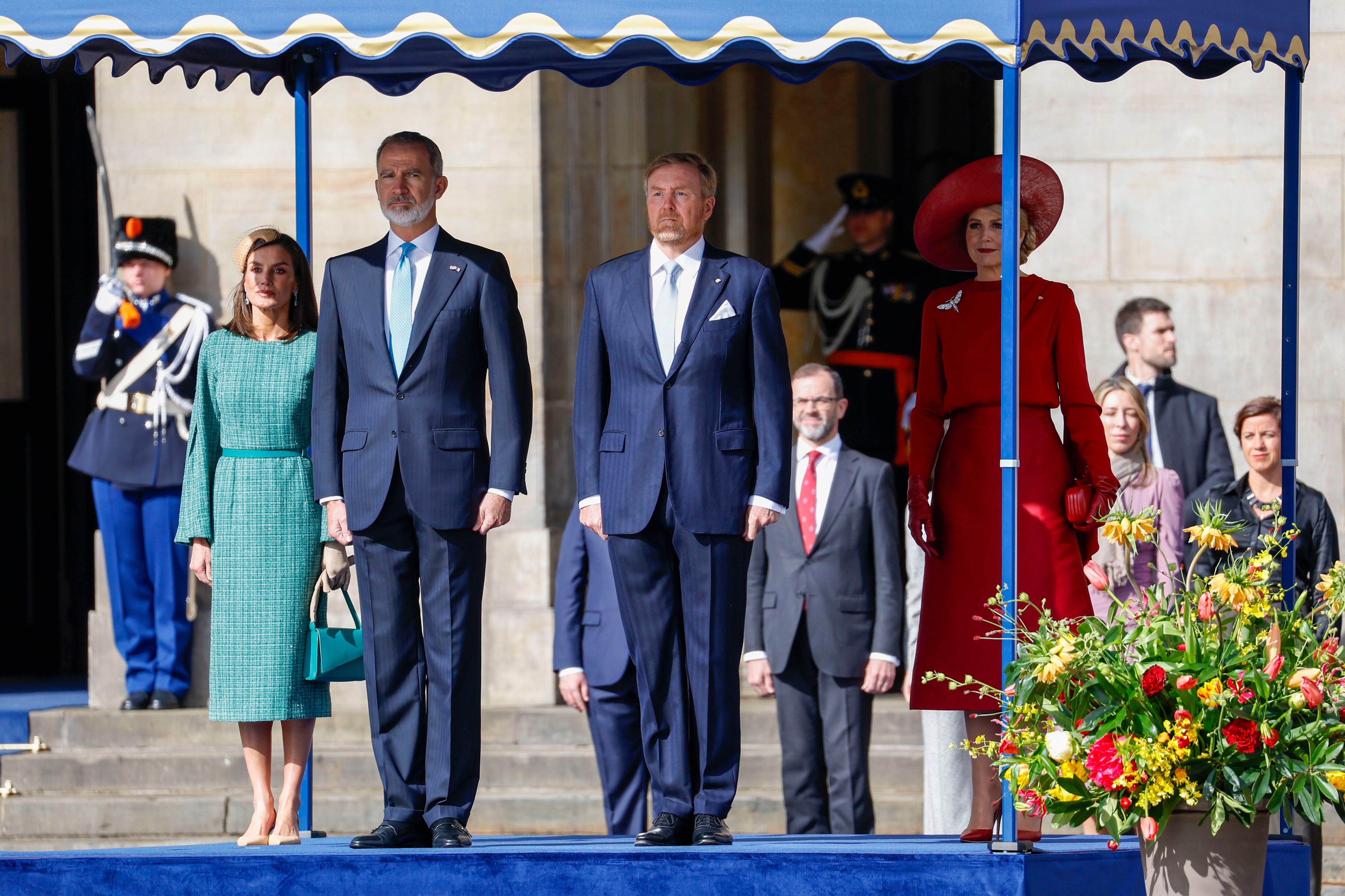 Los Reyes de España y de los Países Bajos, durante el acto de bienvenida con motivo de su visita de Estado.