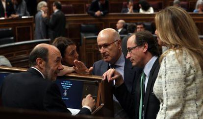 Rubalcaba, Rodr&iacute;guez, Dur&aacute;n Lleida, Alonso y Jim&eacute;nez, en un pleno.