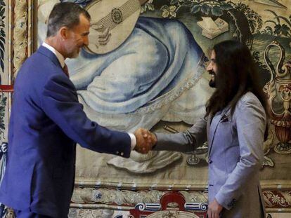 El Rey Felipe VI y Baltasar Picornell i Lladó, esta mañana en el Palacio Real de la Almudaina, en Palma de Mallorca.