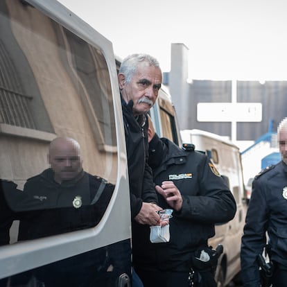 Un entrenador de fútbol femenino de Huelva, acusado de abusos, tras su arresto el pasado mes de enero.