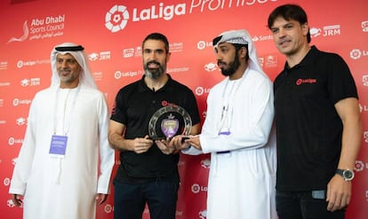 Fernando Sanz y Fernando Morientes durante su participación como representantes de LaLiga en un torneo apadrinado por la organización.