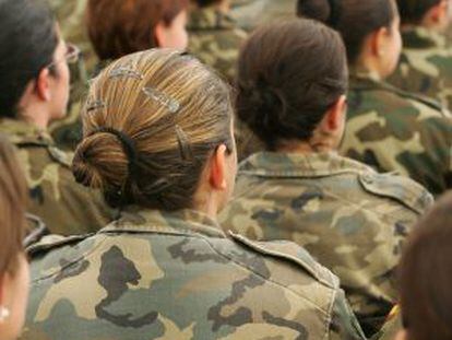 Presentación del Observatorio de la Mujer en las Fuerzas Armadas, en la base militar de El Goloso.