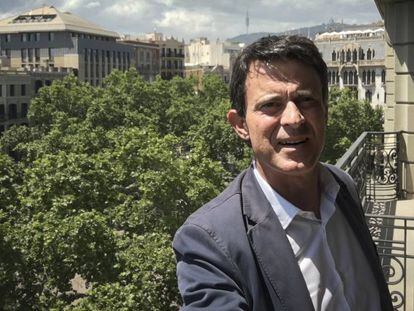 El candidat Manuel Valls, fent-se un 'selfie'. Vídeo: G. Battista