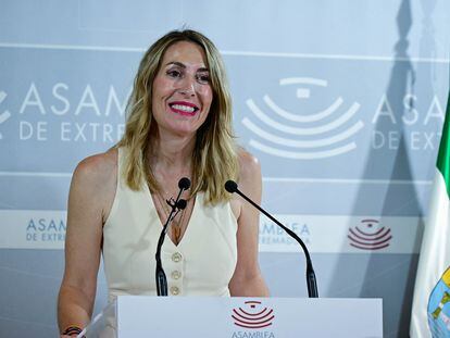 María Guardiola, líder del PP en Extremadura, durante una rueda de prensa en la Asamblea de Extremadura, el martes.