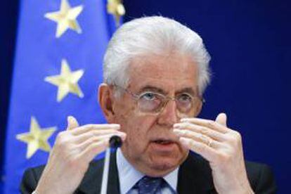 El primer ministro italiano, Mario Monti, durante una rueda de prensa celebrada tras la reunión del Consejo Europeo, hoy, en la sede de esta institución en Bruselas, Bélgica.