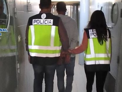 Imagen de la detención de un hombre por raptar a su expareja en Tetuán.