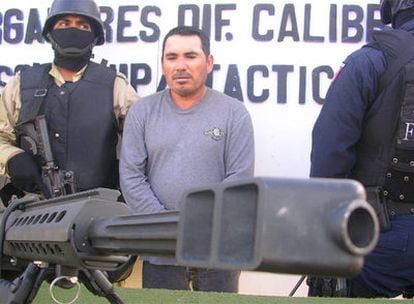 Santiago Meza Flores, custodiado este viernes por un miembro del Ejército mexicano.