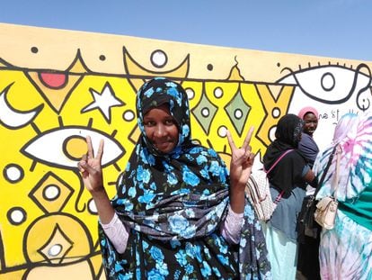 Las estudiantes de Mauritania pintan para transformar su mundo