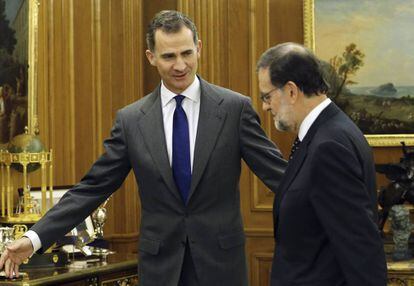 El Rey y Mariano Rajoy en la ronda de consultas de enero de 2016.