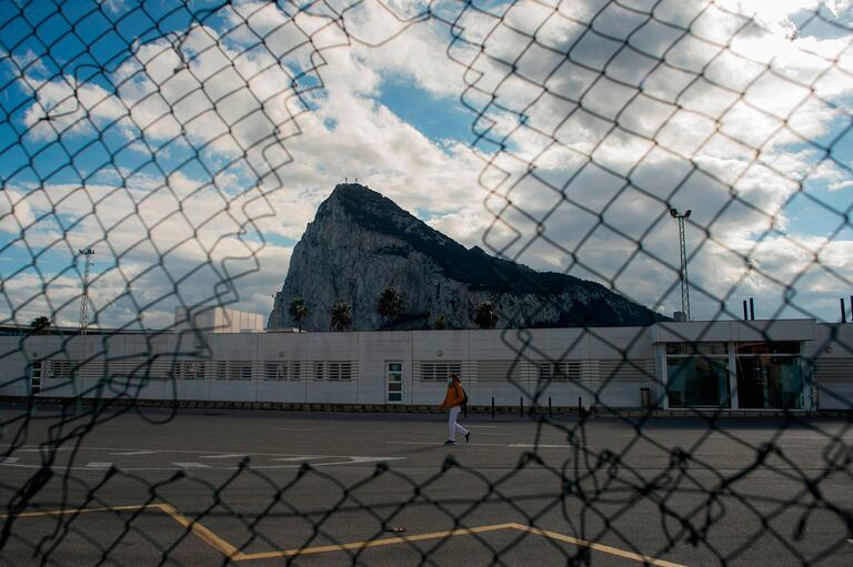 View of the rock of Gibraltar from La Línea de la Concepción (Cádiz).